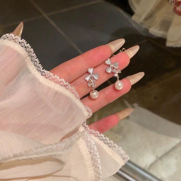 

Silver Needle Cat s Eye Pearl Flower Stud Earrings, Trendy High-End Style for Women.