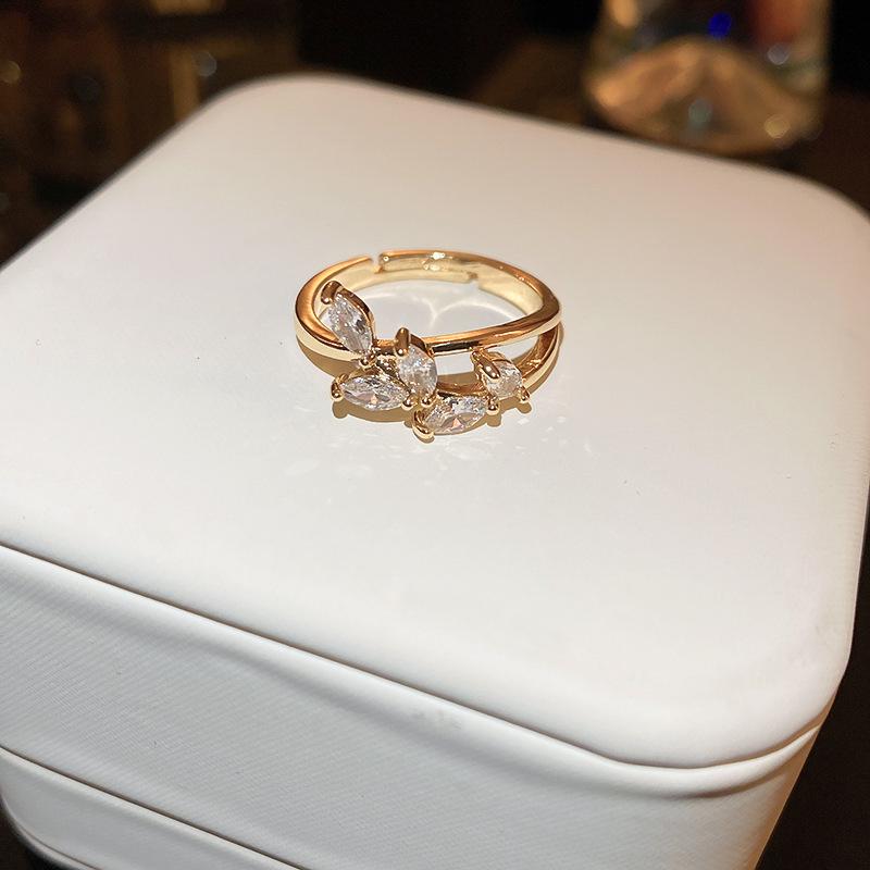 Женское регулируемое кольцо-крест с листом и инкрустированным цирконом Open Adjustable