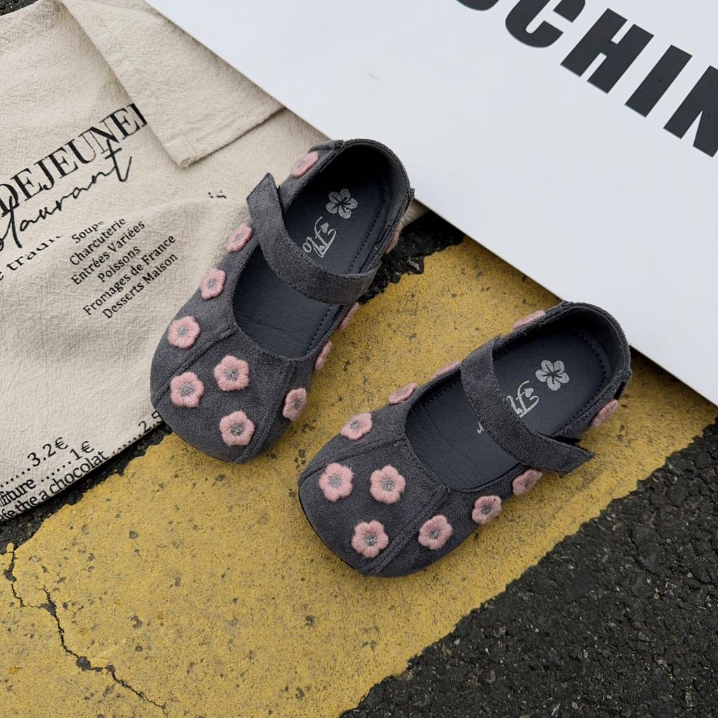 Kids Flat Shoes Embroidered Flowers Girls Casual Shoes Versatile Fashion 2025 Brand New Children Leather Shoes Round Soft Sole