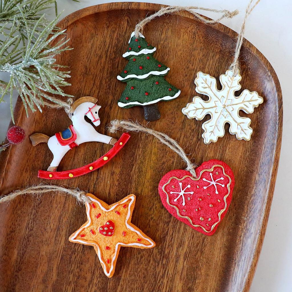 Frohes Neues Jahr Harz Vintage Weihnachten Bemalte Ornamente Schneeflocke Herz Stern Baumhänger Dekor für Heimdekorationen