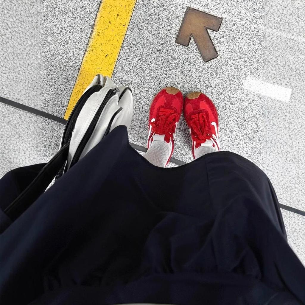 Ναυτικό Μπλε Preppy Α-γραμμής Μίντι Φούστα, Ελαστική Μέση, Μήκος μέχρι το Γόνατο, Μικρό Μέγεθος, Γυναικεία Συλλογή Άνοιξη/Καλοκαίρι 2025.