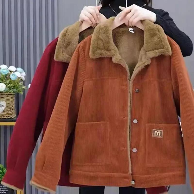 Women's Autumn and Winter Velvet Warm Jacket for Middle-aged and Elderly Mothers To Reduce Age, Loose Fit and Slimming Top