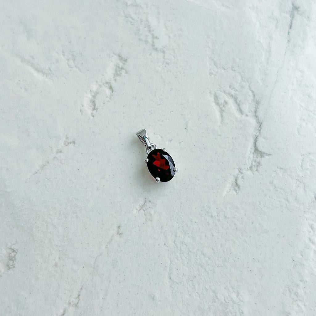 Silver Pendant with Garnet 1.561ct (2140061)