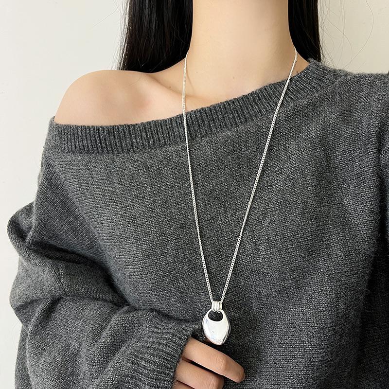 Asian Blogger-Inspired Saddle Bag Necklace: Luxury Women's Niche Sweater Chain Accessories
