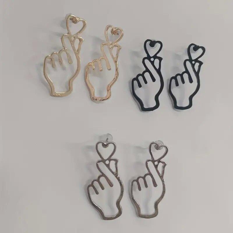 One Pair of Minimalist Hollow Earrings, with A Unique Exaggerated Metallic Feel, Exuding A Sense of Posture and Elegance, Earrings