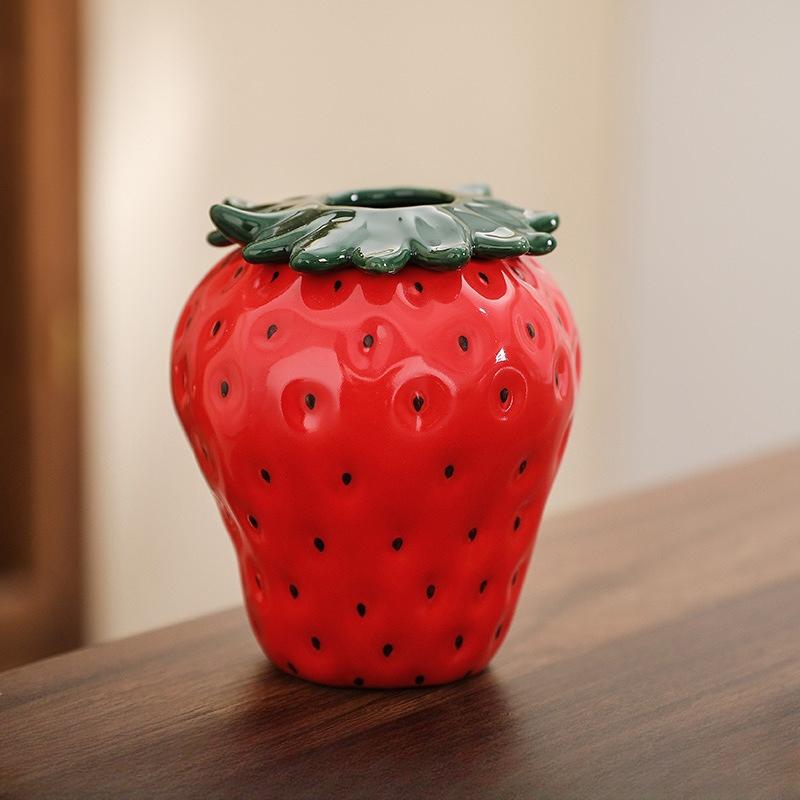 New Strawberry ceramic vase small vase for living room home decoration with high-end feel and high aesthetic value flower vase