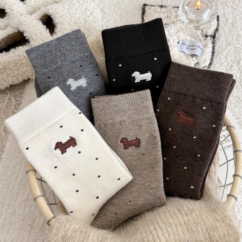 Damen Herbst und Winter Warme Verdickte Cartoon Dackel Hund Gestickte Gepunktete Wolle Trommelplüsch Socken