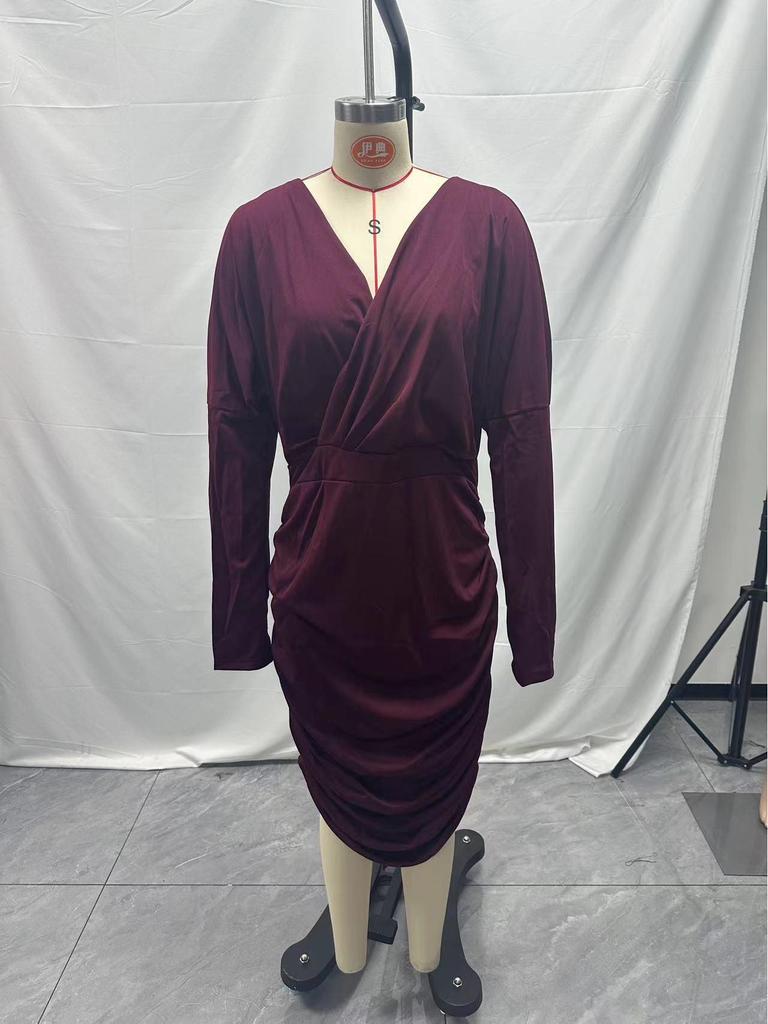 2025 Socialite Autumn Pleated V-Neck Bodycon Dress: Waist-Cinching One-Step Skirt Women's Clothing