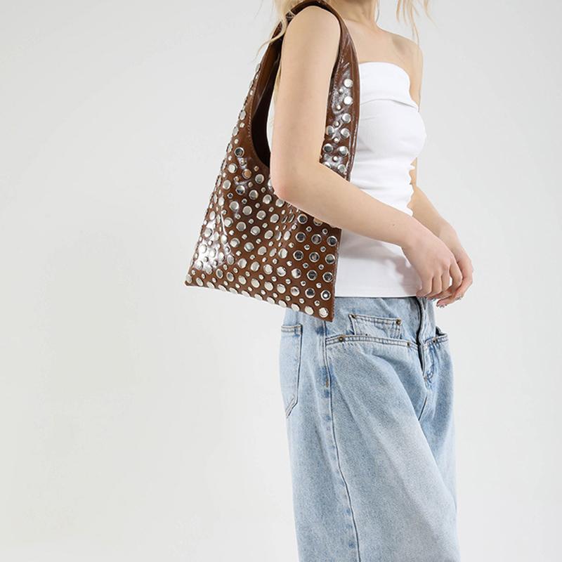 Summer Rivet Shoulder Bag Brand Fashion High-end PU Leather Versatile Solid Color Commuter Totes Women Bucket Underarm Bag