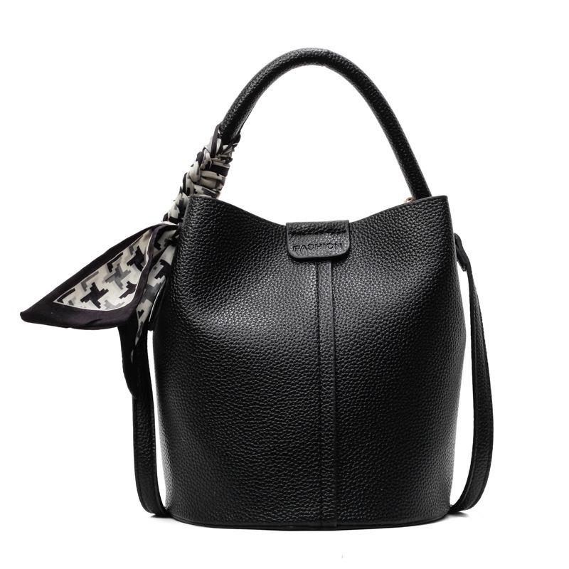 

Stylish and simple Ouruo casual versatile portable bucket bag women s commuting advanced sense messenger child and mother bag