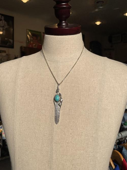 Helldorado Hd Feather Pendant 04