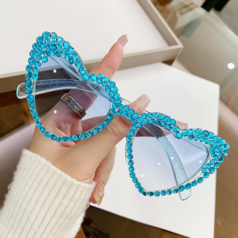 Women Pink Diamond Frame Heart Shape Sunglasses UV400 Light Luxury Brand Sun Glasses for Ladies Wedding Party Fashion Eyewear