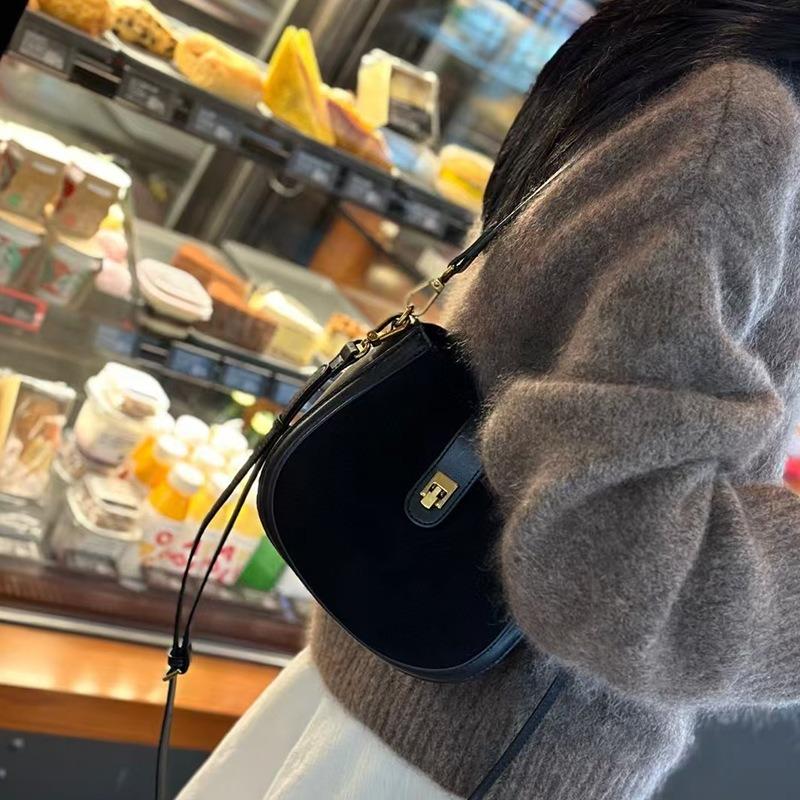 

Кожаная женская сумка новая ретро матовая коровья кожа сумка через плечо нишевая сумка-мессенджер сумка-седло чёрный