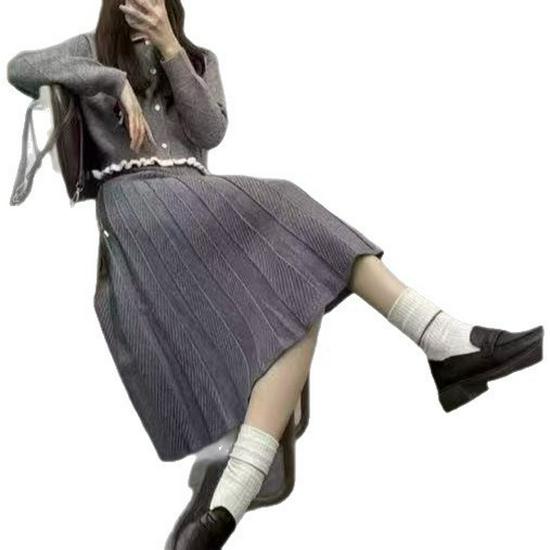 High-Waisted Pleated Knit Skirt for Women, Mid-Length, Textured Design - 2026 Autumn/Winter Collection with a Designer Feel.