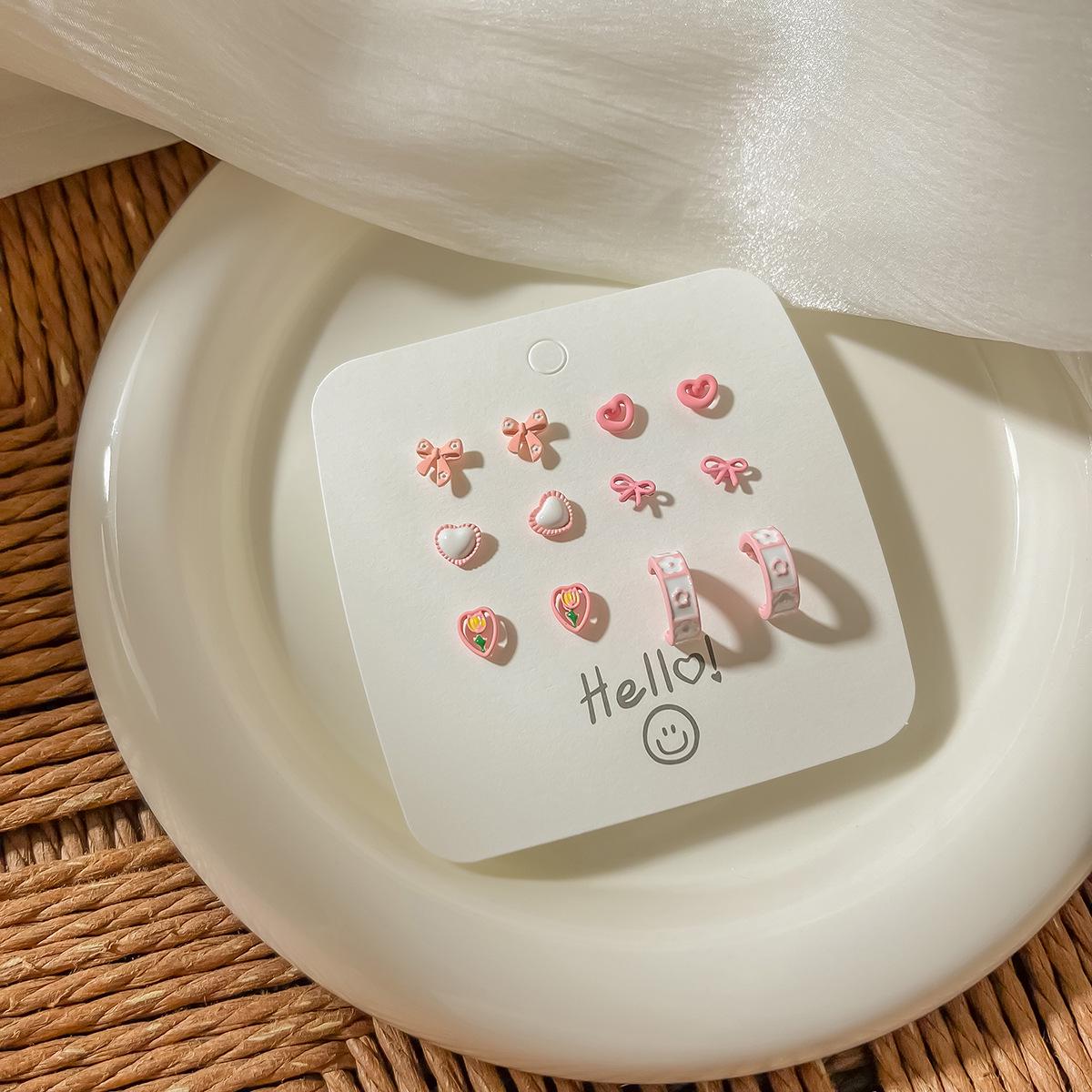 

Набір рожевих сережок-пусетів «Серце» зі срібною голкою - Милі, універсальні, ніжні та дівочі прикраси