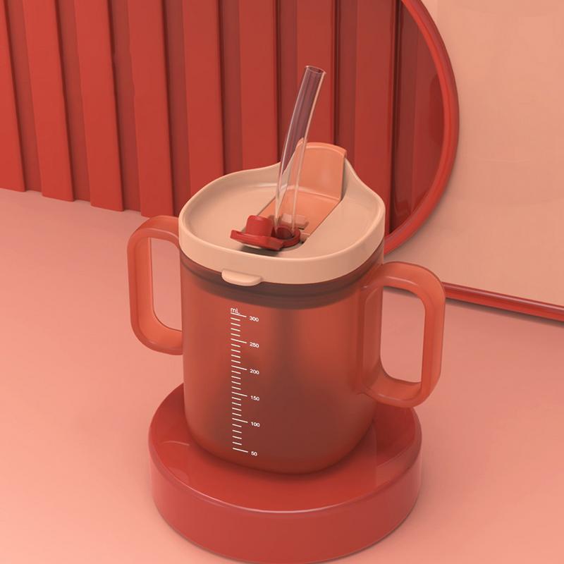 Wasserbecher für ältere Menschen 300ml Auslaufsicherer Becher mit Griffen Wasserflasche Fütterbecher Trinkbecher mit Deckel und Strohhalm für ältere Menschen