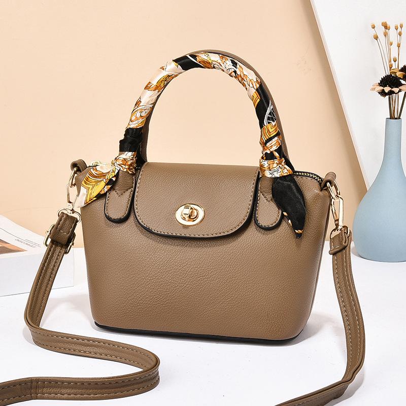 2025 Femalebag New Shoulder Bag Trendy Fashion Versatile Gift Shoulder Crossbody Bag