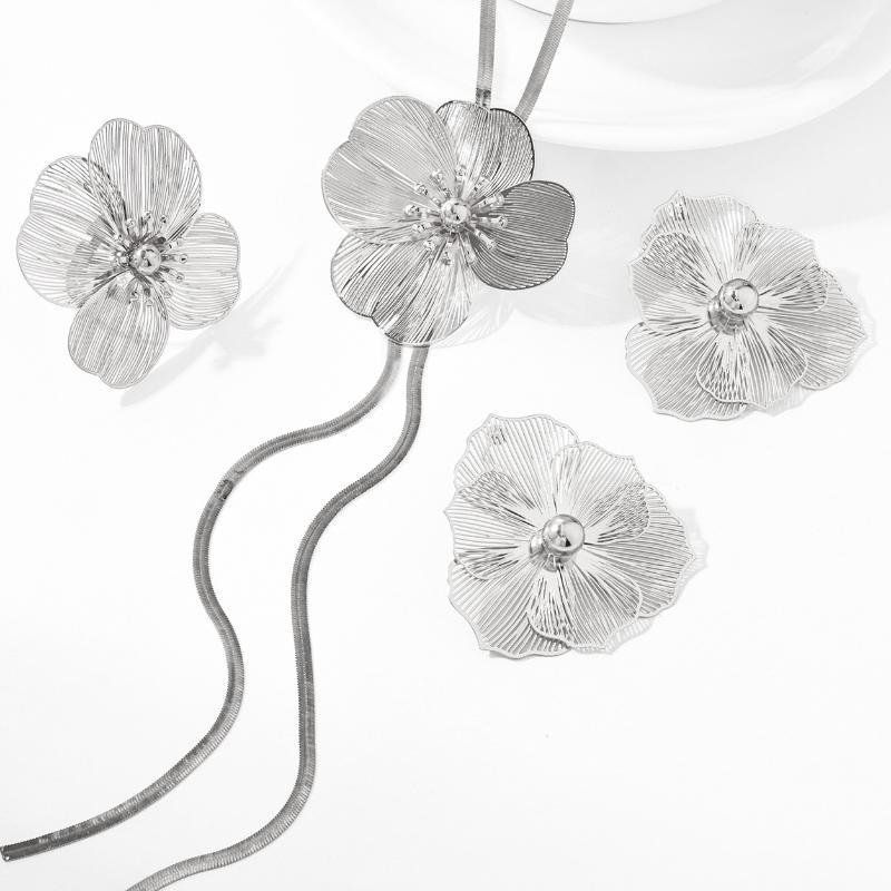Gold Flower Drop Earrings Elegant Hollow Woven Design Comfortable for Office Commute Wedding Party Daily