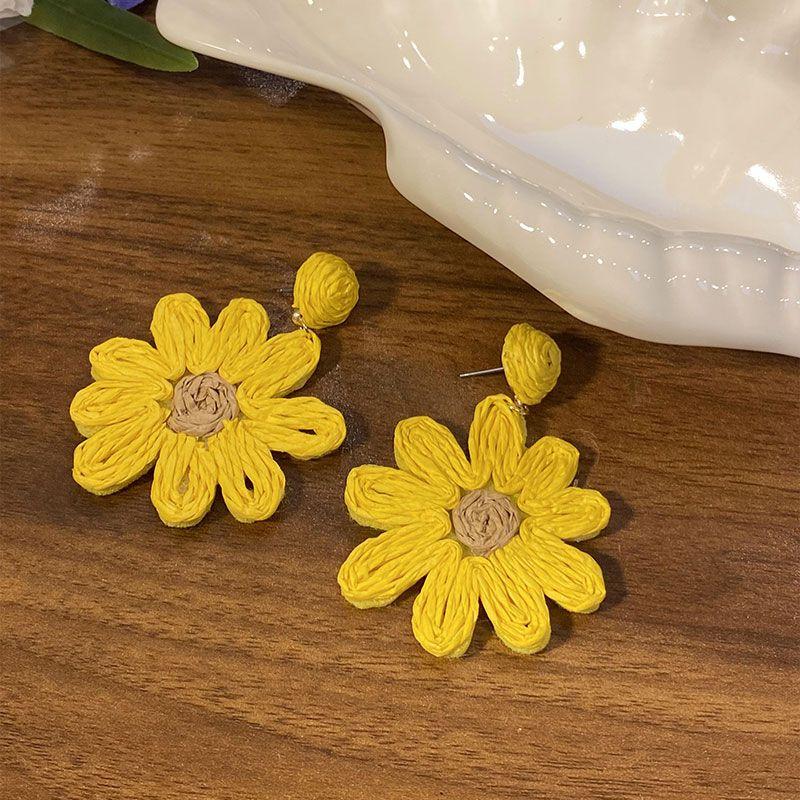 

Date Day Vacation Style Sunflower Earrings for Women Exaggerated Hand-Woven Earrings Dignified Ear Clips Non-Piercing Earrings Yellow Flower Stud Earrings