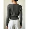 Maglione da donna a maniche lunghe in maglia tinta unita, elegante, scollo a V incrociato, aderente in vita, valorizza la figura, minimalista, camicetta