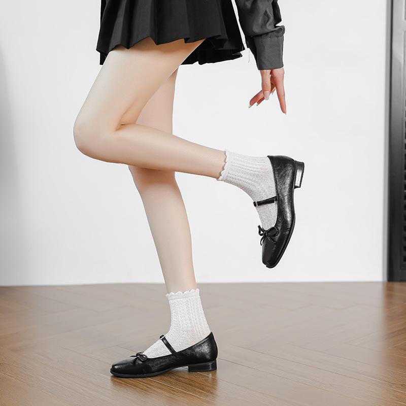 Fashion temperament French retro shallow mouth square root flat-soled single shoes women's spring and autumn new with skirts versatile Mary Jane shoes