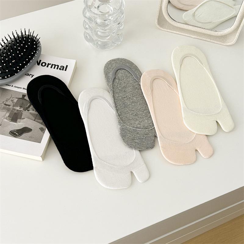 Women's Two-Toe Invisible Summer Socks - Breathable, Sweat-Absorbent, Thin Cotton, Split-Toe, Low-Cut Boat Style Sock