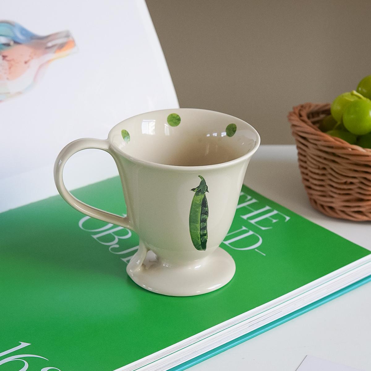 

1Pc Retro Fruit Ceramic Mug, Creatively Designed with Apple, Pear, Grape, and Pea Motifs, Exquisite Ceramic Cup 301-400ml