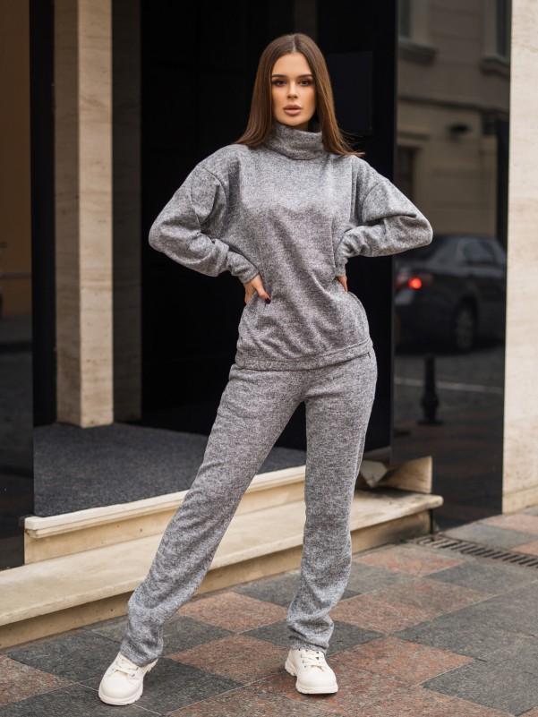 

Костюм із хомутом кольору хакі з ангори на флісі ISSA Plus S сірий колір