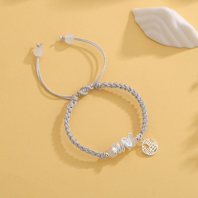 

Браслет с персонажем Змеиного Фу Легкая роскошь Меньшинство Красная веревочка Ручной ремешок Ювелирные изделия в китайском стиле Год рождения Год Змеи Благоприятное ношение Spirit snake lucky word hand rope-gray rope