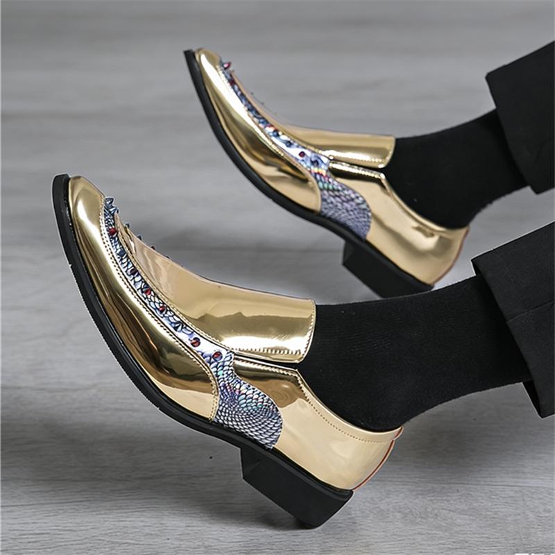 Fashion New Men Gold Black Rivet Slip On Casual Shoes Brand Designer Formal Wedding Dress Homecoming Footwear Zapatos Hombre