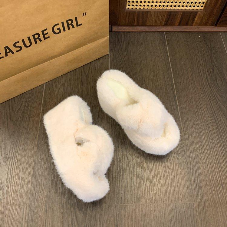 

Internet celebrity thick-bottomed fluffy slippers women s wear 2025 new autumn and winter Korean version versatile casual home plush cotton mop 40