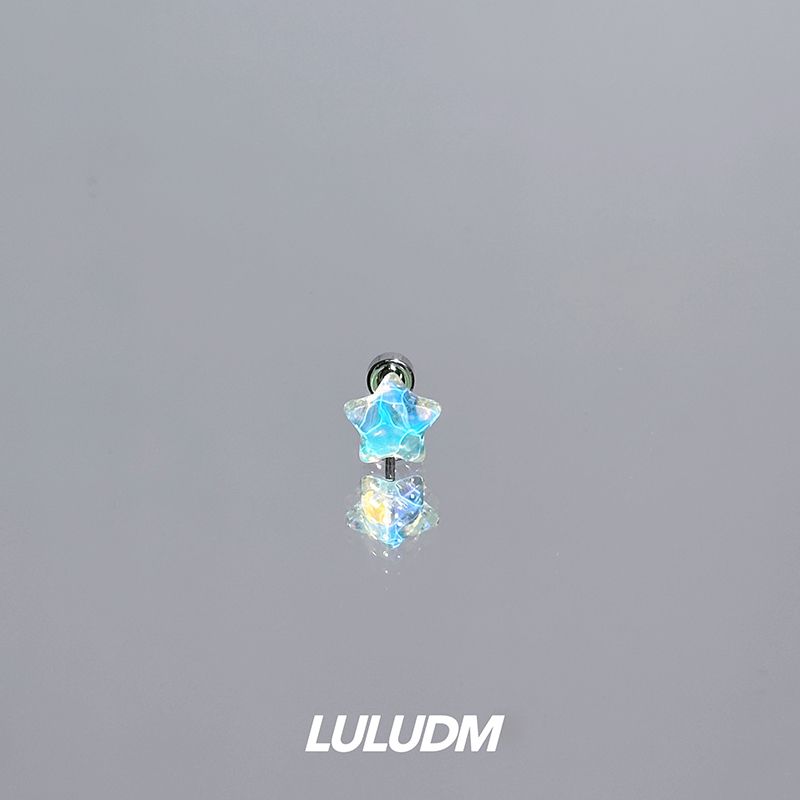 

Стеклянная Фантазия Мечта Luludm Пятиконечная Звезда Медицинская Титановая Сталь Серьги-пусеты Женские Серьги Гвоздик для Пирсинга Кости Уха Мыть Спать Не Нужно Снимать Маленький Гвоздик с Краем A colorful green five-pointed star