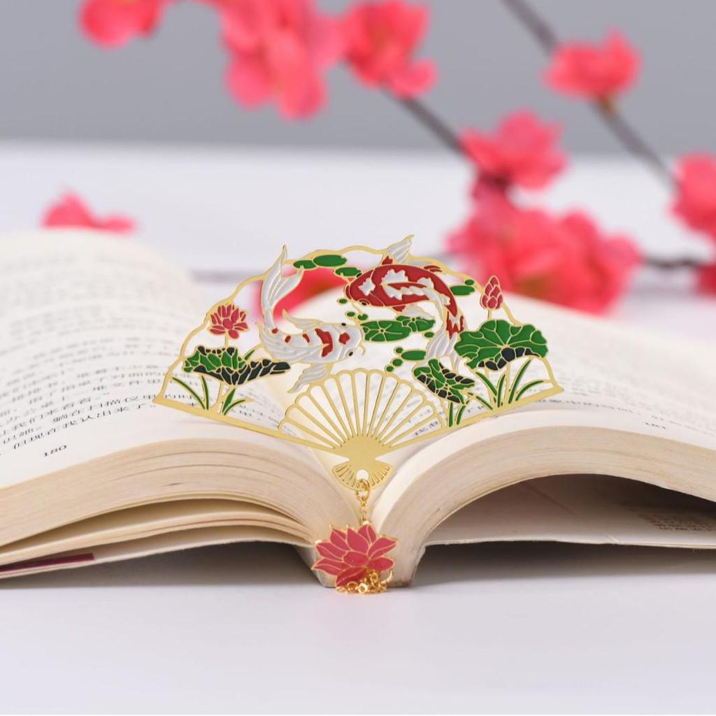 Brass Hollow Carved Foldable Fan Bookmark: Chinese Style Cultural Creative Gift