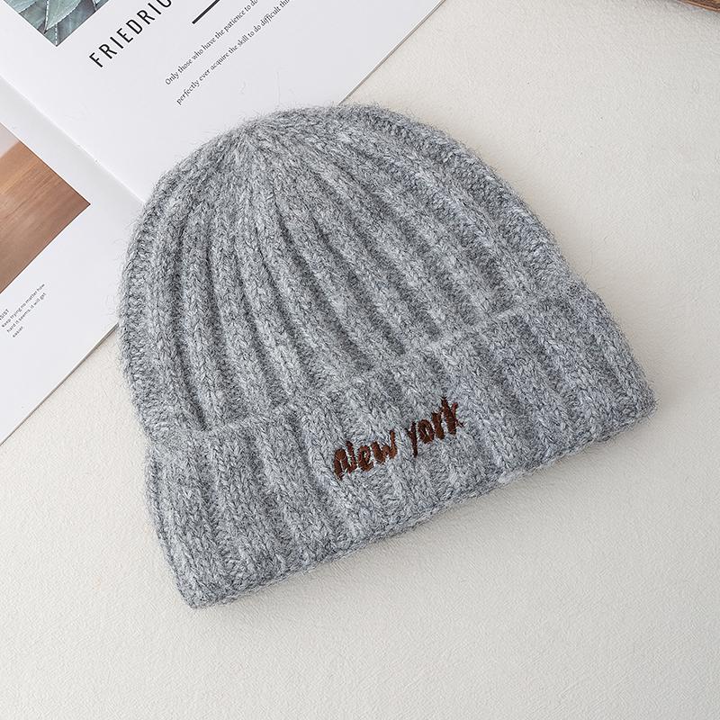 

Unisex Slouchy Loose Winter Hats New York Letter Embroidery For Men Women Warm Beanie Cap Outdoor Autumn Winter Knitted Hat 56cm-60cm світло-сірого кольору