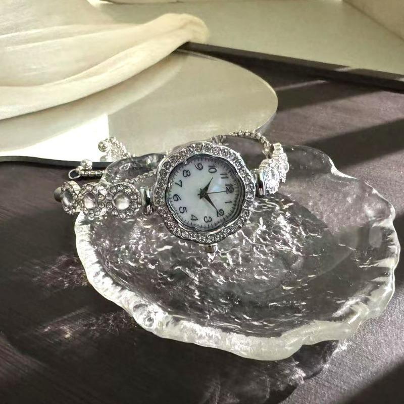 Full Diamond Sunflower Dial, Small and Thin with High Value Digital Face Pull Bracelet Women's Watch