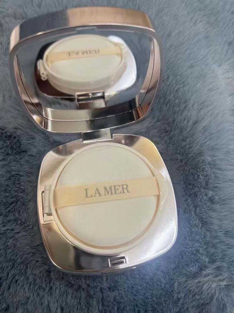 La Mer Cushion Foundation 1C1 Cool Porcelain Lightweight High Coverage Dewy Finish SPF20 Portable Makeup