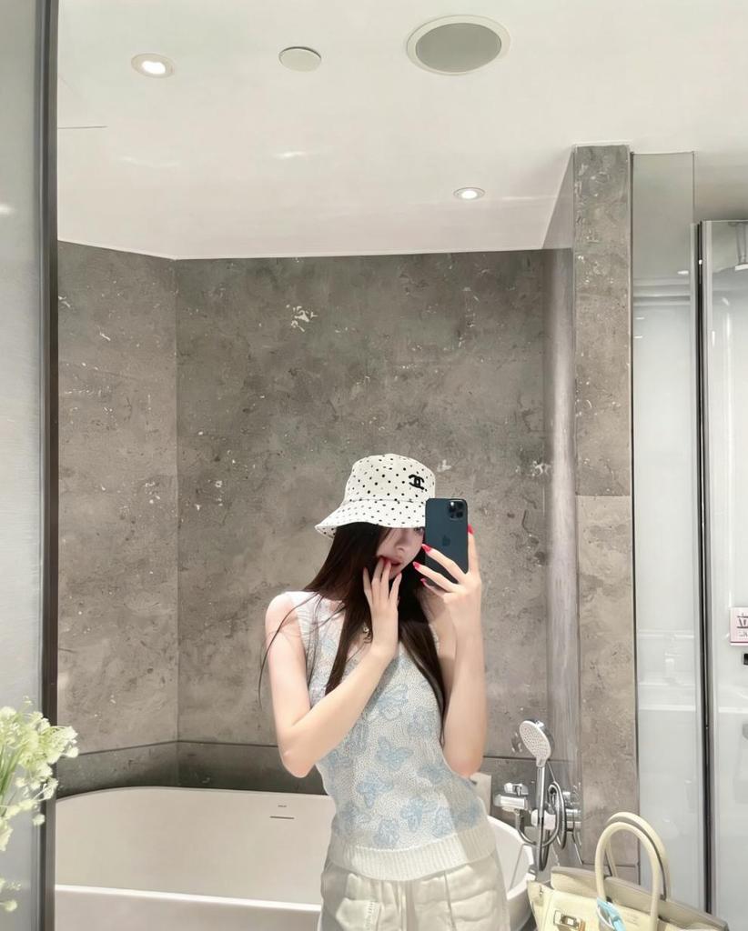 Premium Butterfly Jacquard Knit Round-Toe Vest - Casual Versatile Fashion Top