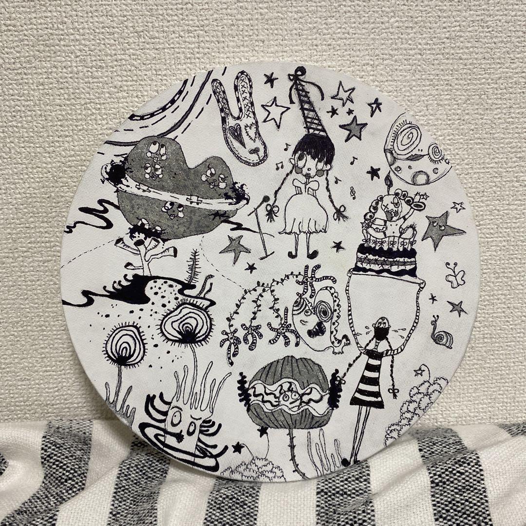 

[USED] Twice Chaeyoung Art Plate, Black and White Illustration, Diameter: Approx. 30cm