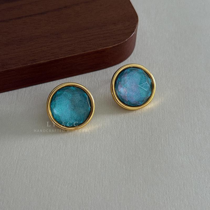 Original geometric natural dried flower stud earrings Mori niche commuting temperament earrings literary and gentle versatile earrings