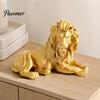 Bürotisch Dekoration Goldener Liegender Löwe Harzfigurine, 3D Gedruckte Liegende Statue, Goldene Figur für Skulptur Bücherregal Weinschrank Tischplatte
