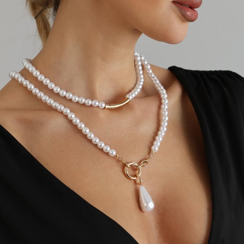 Fashion Multilayer White Imitation Pearl Choker with Metal Circle Fixation Wide Bib Necklace Jewelry for Charm Women