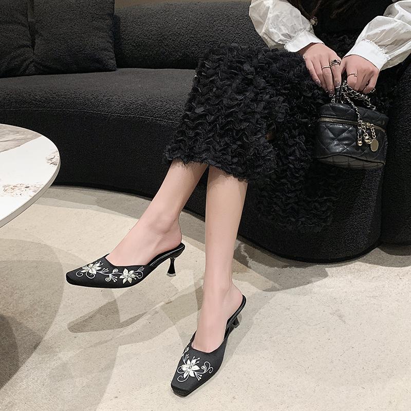 Fashion Slippers Women Summer Luxury Slides Female Shoes Low Cover Toe Flock Thin Heels Designer 2025 Sexy Rubber Basic Rome Fabric Flor