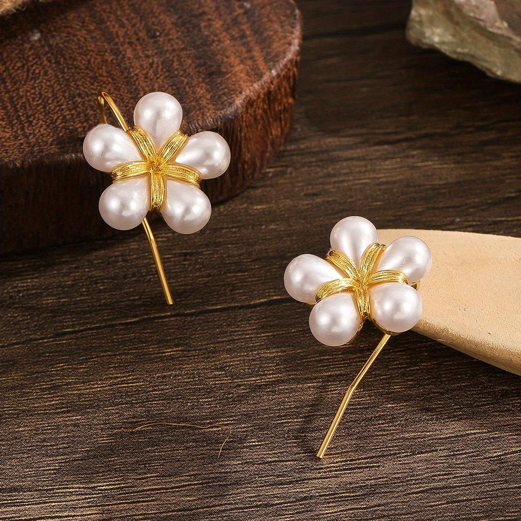 A Pair of Stylish Imitation Pearl Earrings with Creative Floral Earrings, Suitable for Daily Use