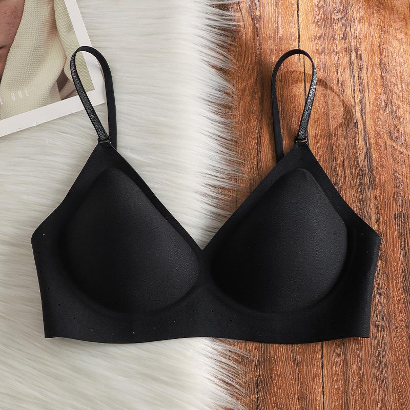Traceless steel ring-free liquid foundation underwear women's neck, thin shoulder straps, beautiful back, small breasts gathered and closed