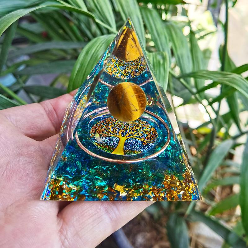 Ornamente creative din cristal: Pietre energetice, piramide și multe altele