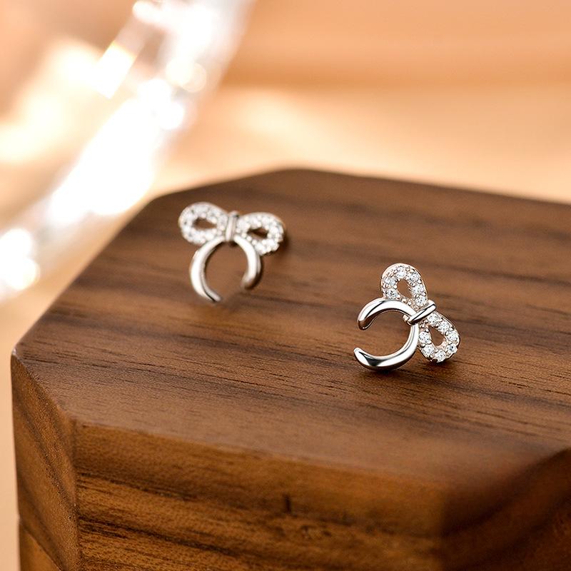 Kleine und exquisite neue leichte Luxus-Schleifenohrringe im Nischen-High-End-Design für Frauen