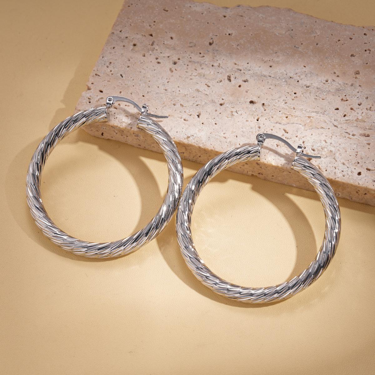 

Personalized metal sense geometric texture spiral round ear buckle environmental protection earrings