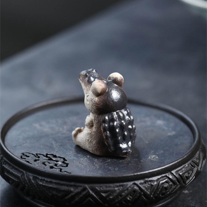 Exquisite Resin Tea Pet Elegant Tea Pet Sculpture Perfect for Tea Shops