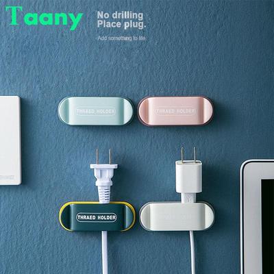 Steckdosenhalter, Wandmontage, selbstklebender Haken, multifunktionaler Wandhaken, USB-Datenkabelaufwicklung, Kopfhörerempfänger