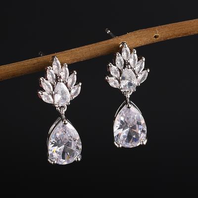 Auskarai – Kabantys auskarai